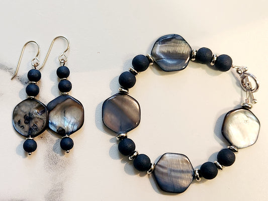 Deep sea blue shell braclet