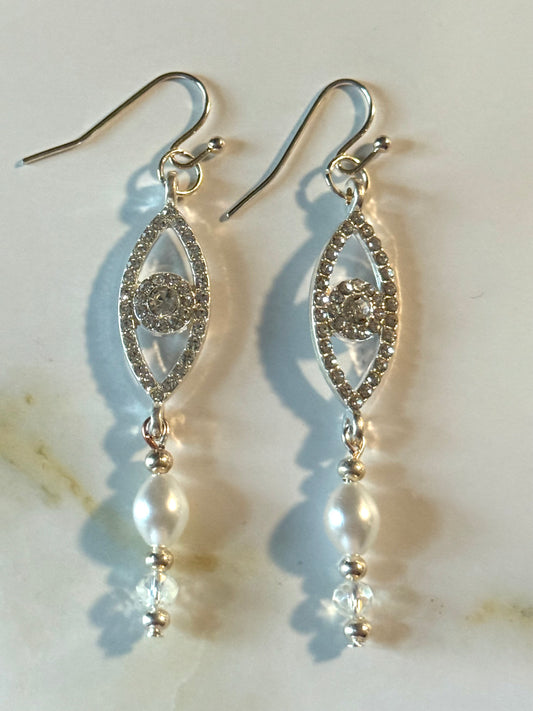 Diamond eye pearl earrings