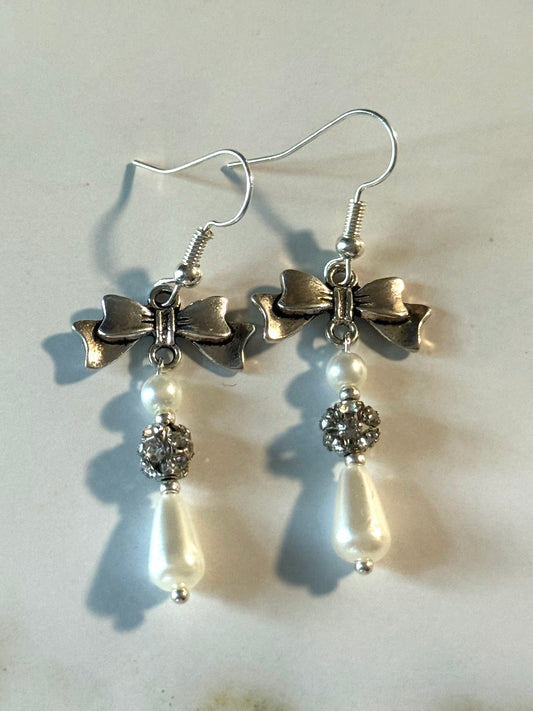 Pearl bow earrings