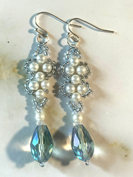 Pearl and blue elegant earrings