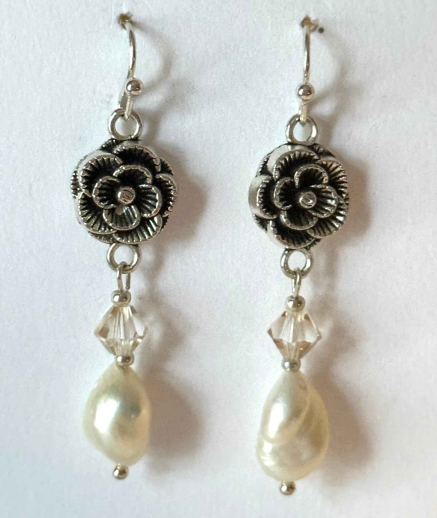 Pearl rose earrings