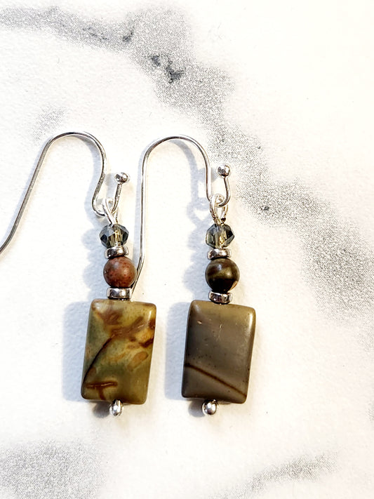 Green precious stone earrings